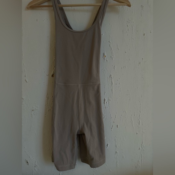 TnAction | TnaLIFE ‘Surge’ Romper **TAUPE** - Picture 4 of 7